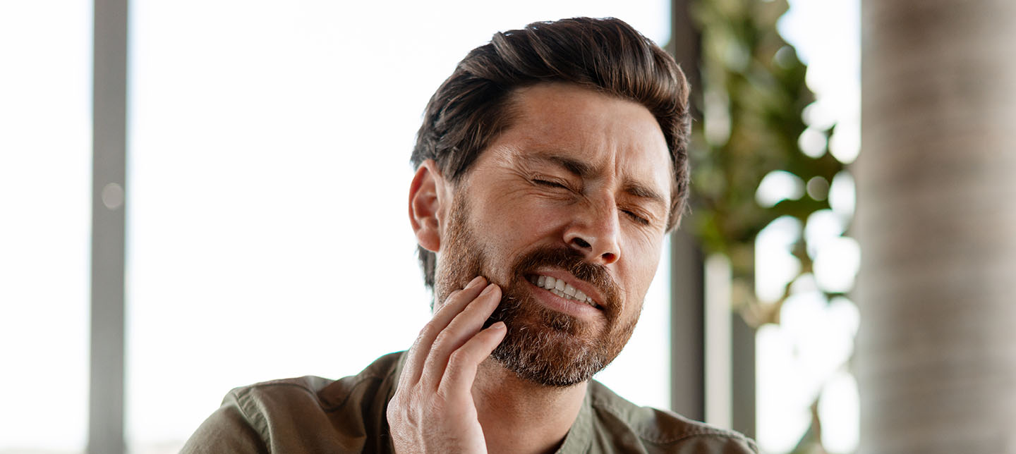 Mulher com dor de dentes – Problemas na Boca