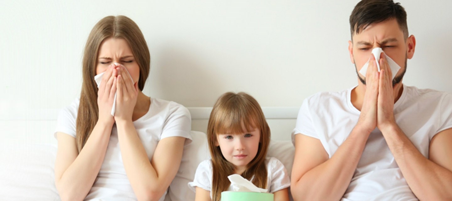 Pais e Filha a espirrar – Gripe vs Constipação